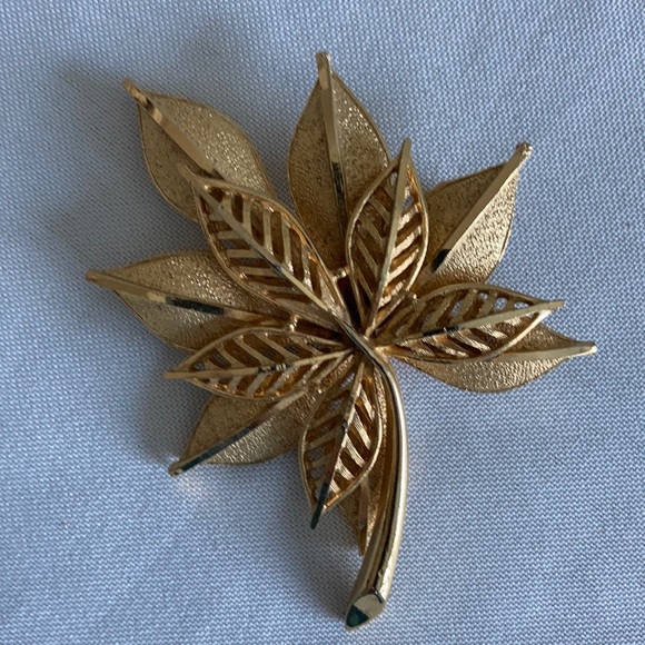 Coro Double Leaf Pin - Picture 1 of 3